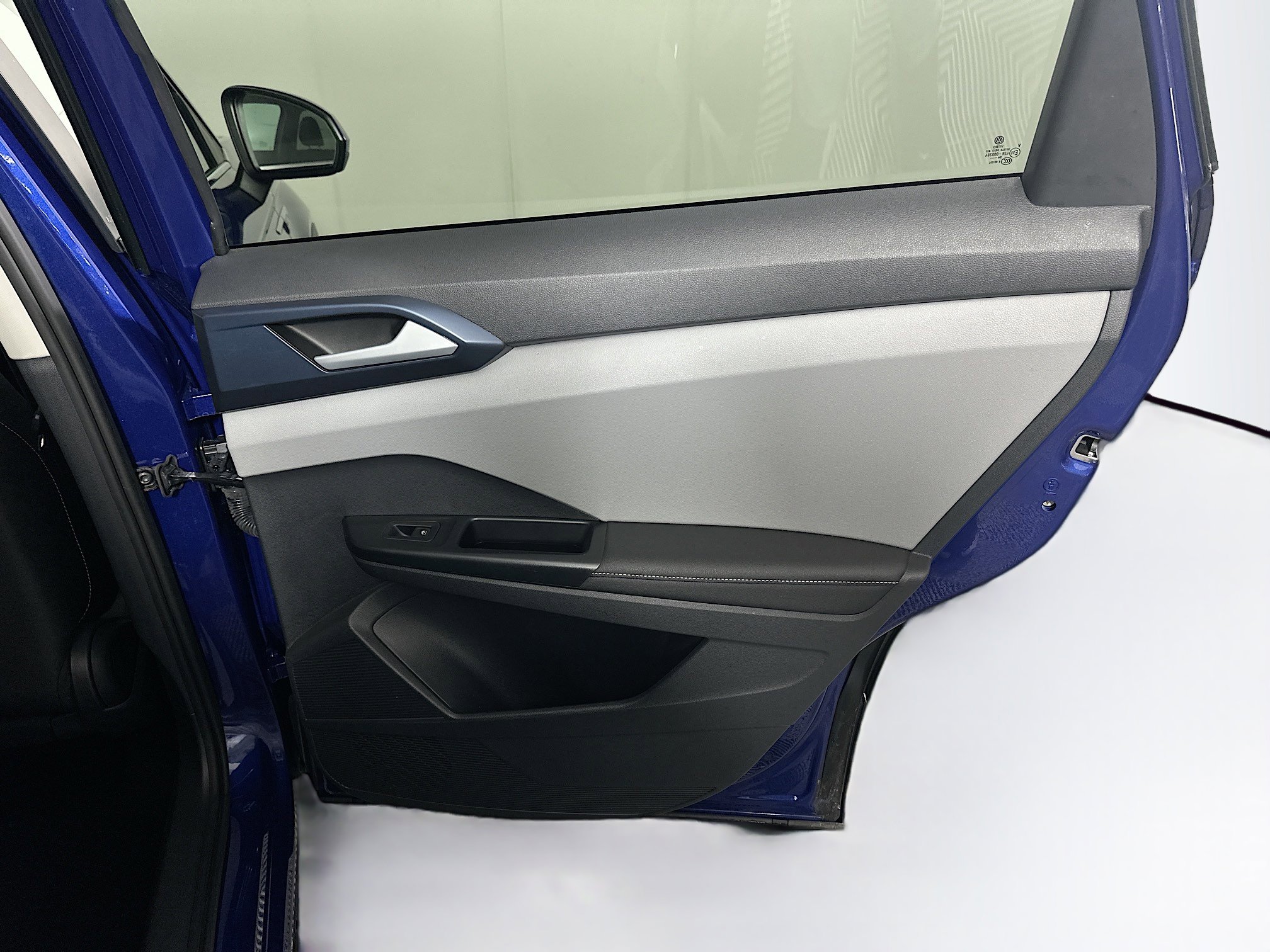 Used 2024 Volkswagen Taos SE image 29