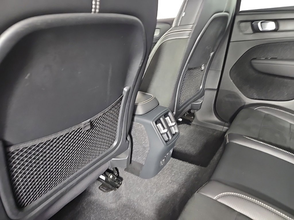 Used 2021 Volvo XC40 P8 Recharge w/ Advanced Package image 16