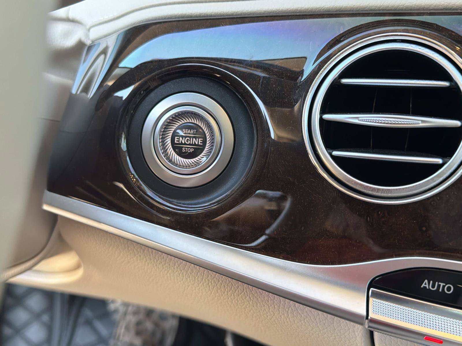 Used 2020 Mercedes-Benz S 560 Sedan image 26