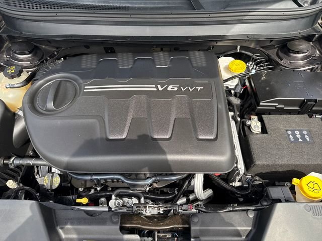 Used 2018 Jeep Cherokee Latitude Plus w/ Cold Weather Group image 26