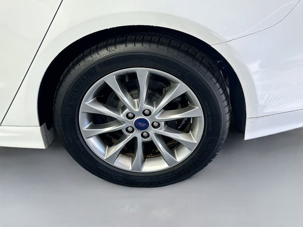 Used 2017 Ford Fusion SE image 28