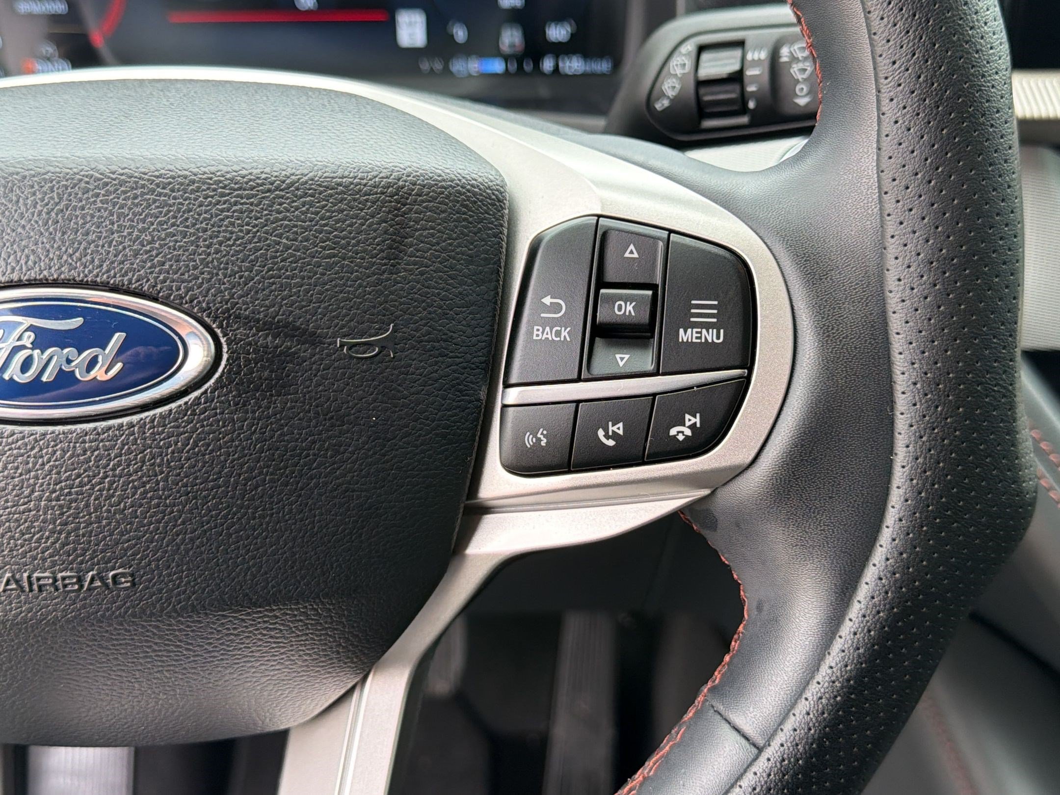 Used 2025 Ford Explorer Active w/ Active Comfort Package RWD image 18