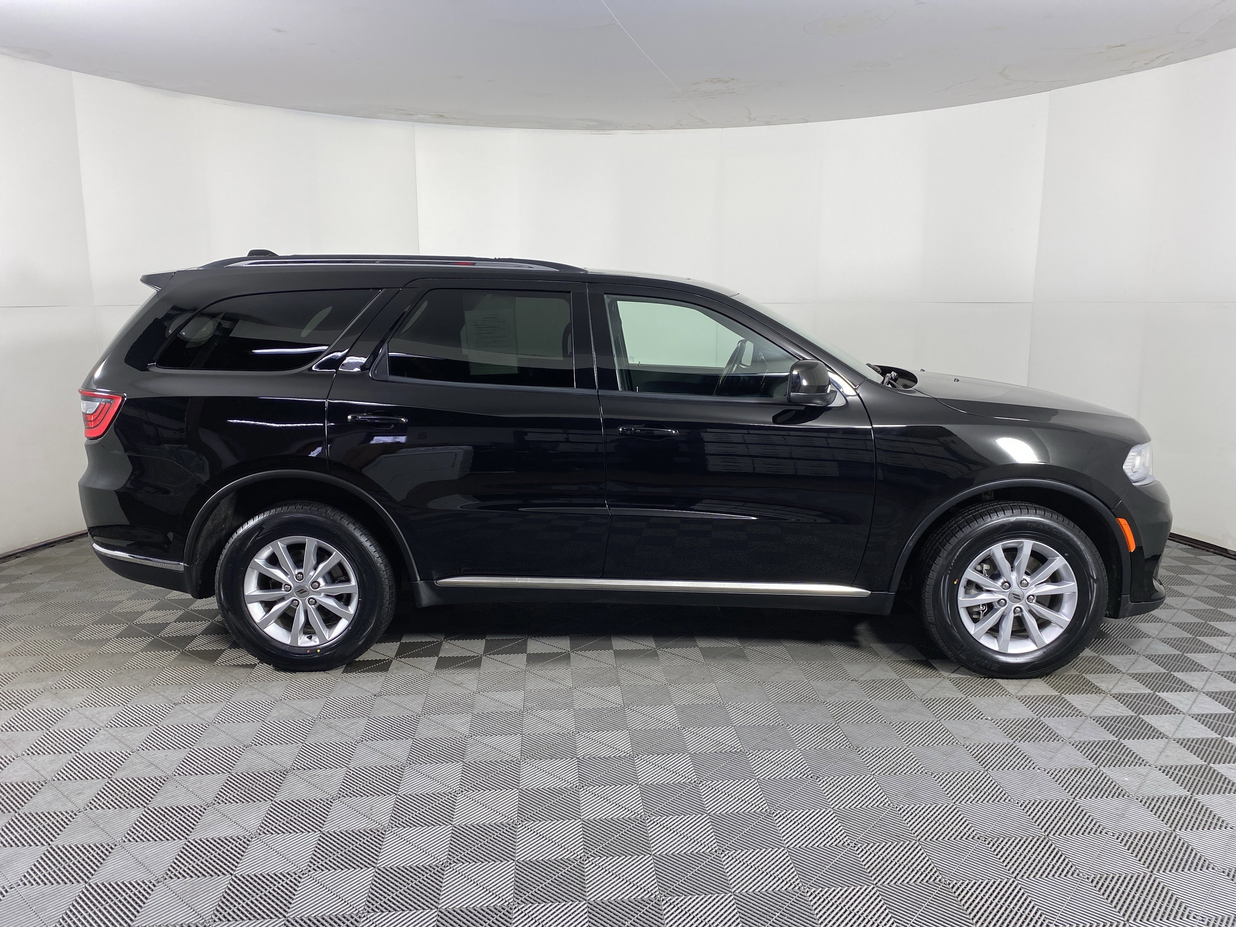 Used 2023 Dodge Durango SXT w/ Quick Order Package 2BK image 7