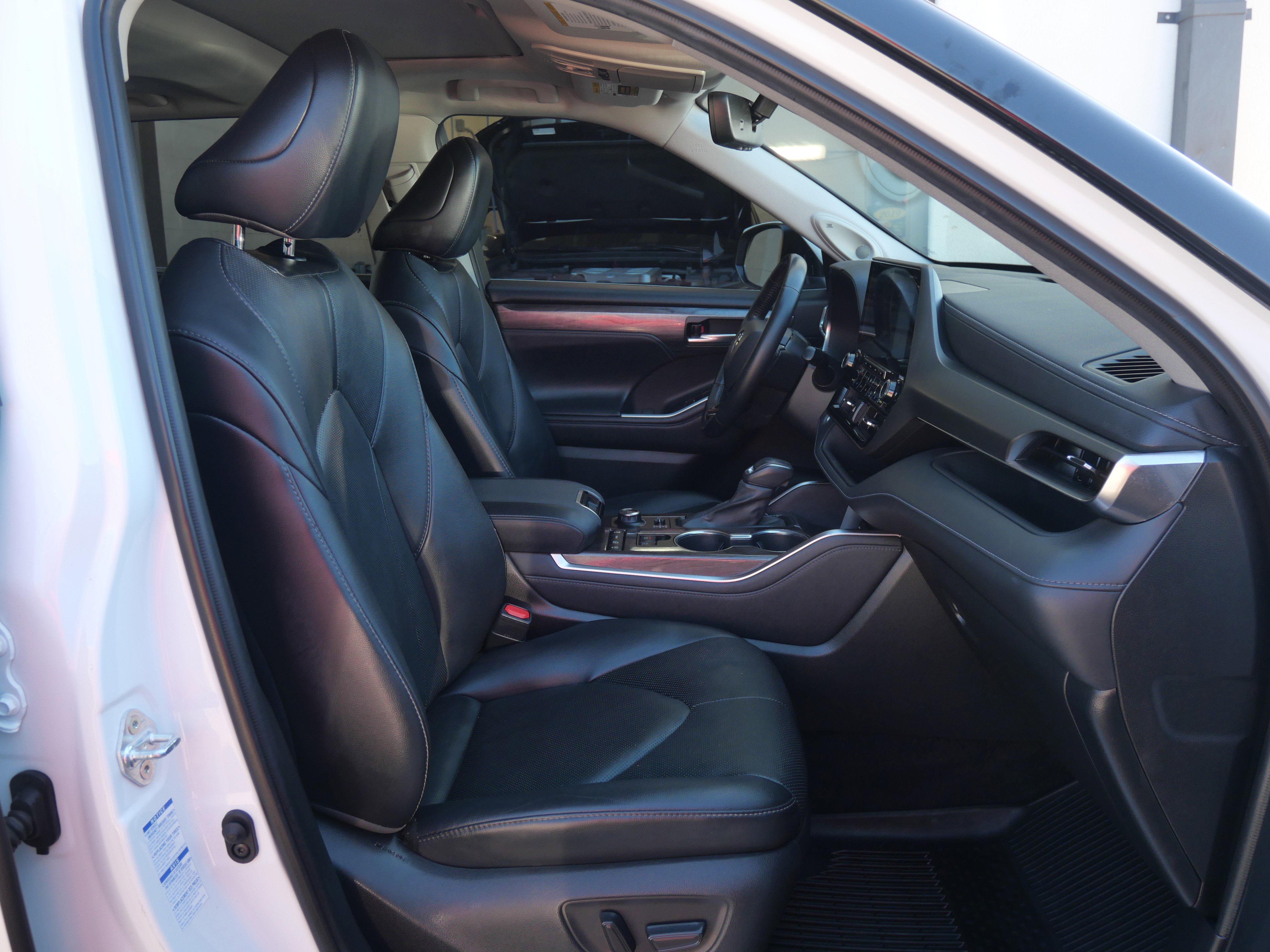 Used 2021 Toyota Highlander Limited image 17