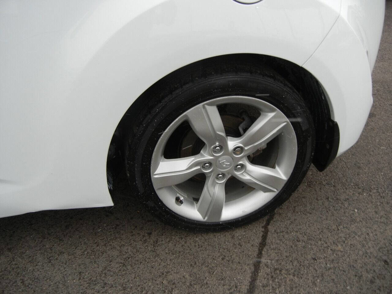 Used 2013 Hyundai Veloster image 30