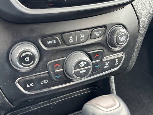 Certified 2022 Jeep Cherokee Limited image 24