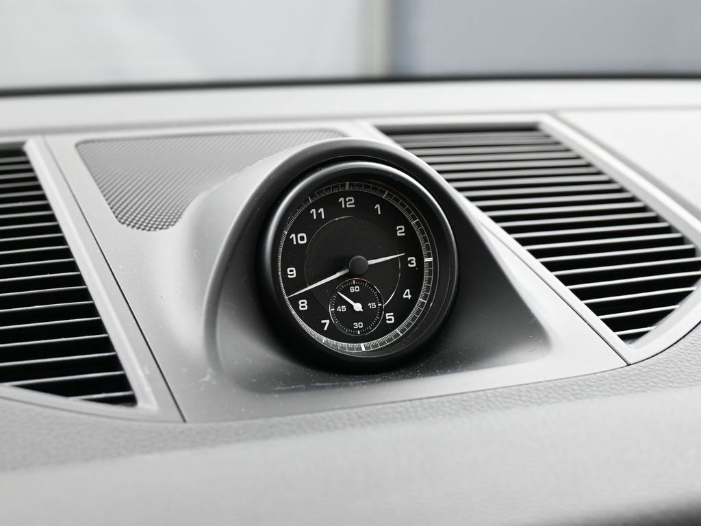 Certified 2022 Porsche Macan image 19