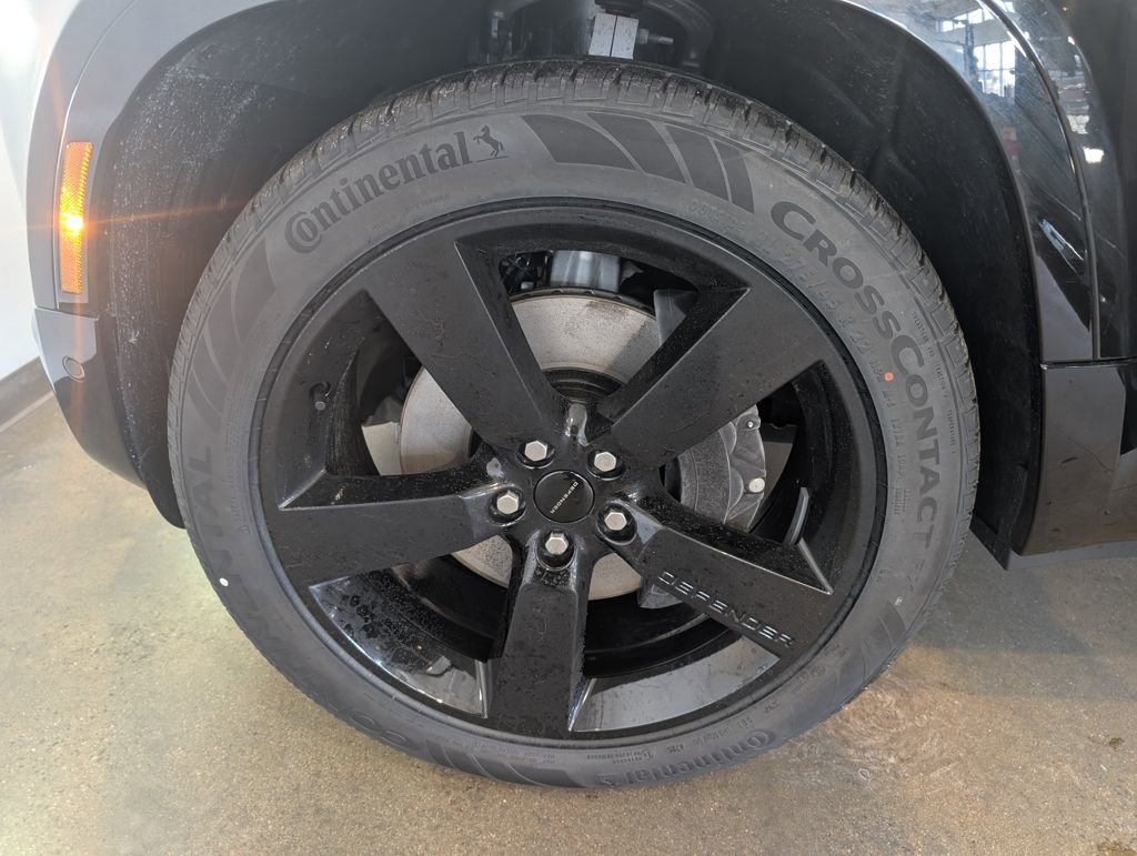 New 2026 Land Rover Defender 130 X-Dynamic SE image 7