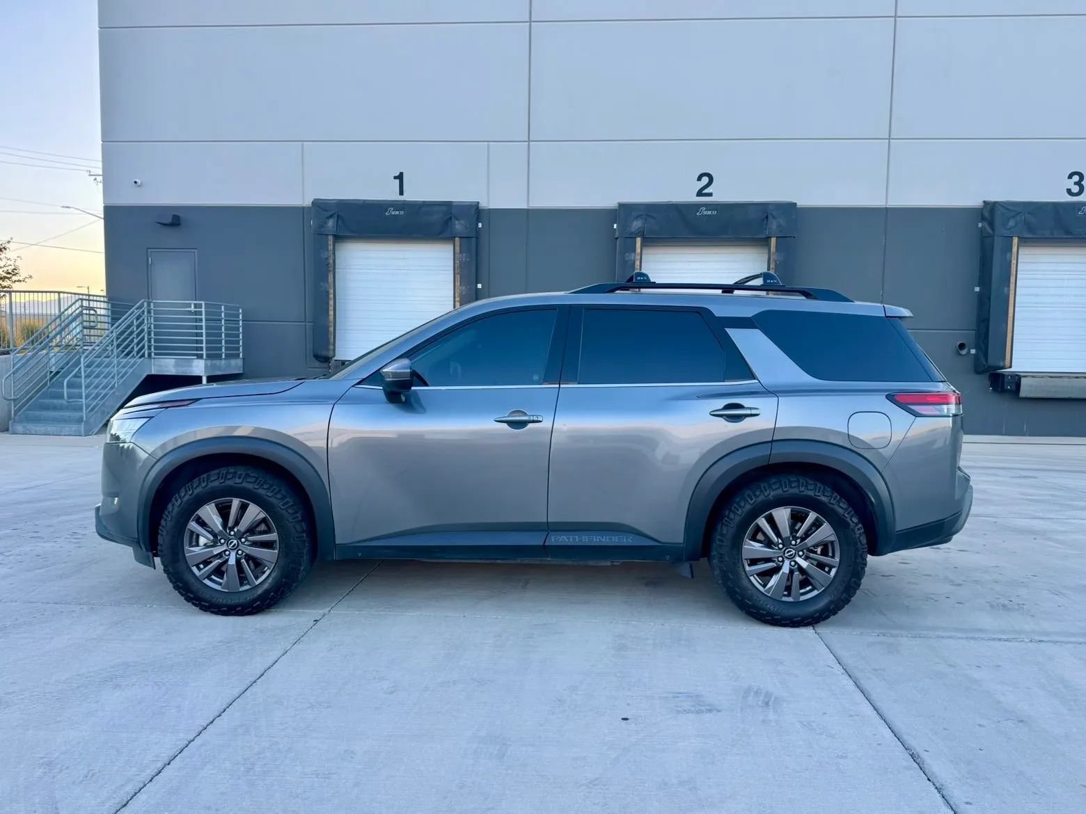 Used 2022 Nissan Pathfinder SV AWD/4WD image 2