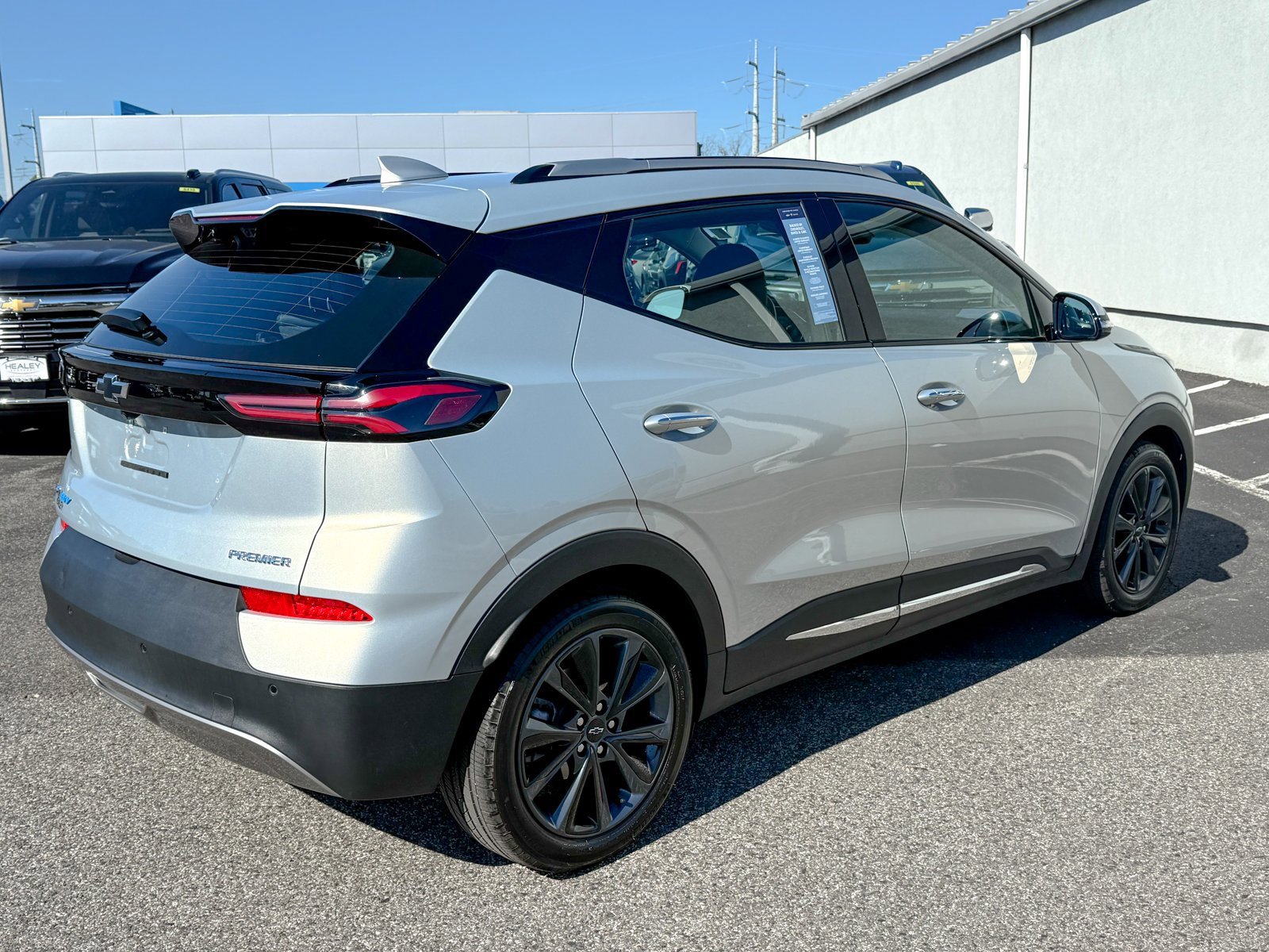 Used 2022 Chevrolet Bolt EUV Premier w/ Launch Edition image 7