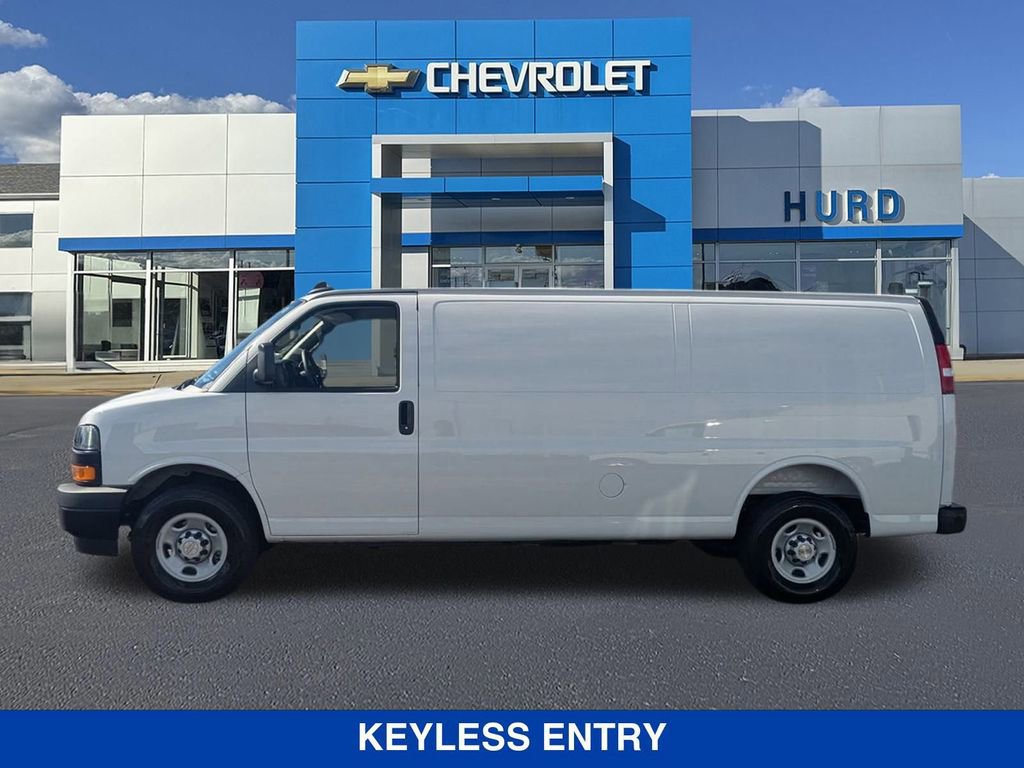 Used 2025 Chevrolet Express 3500 Extended image 7