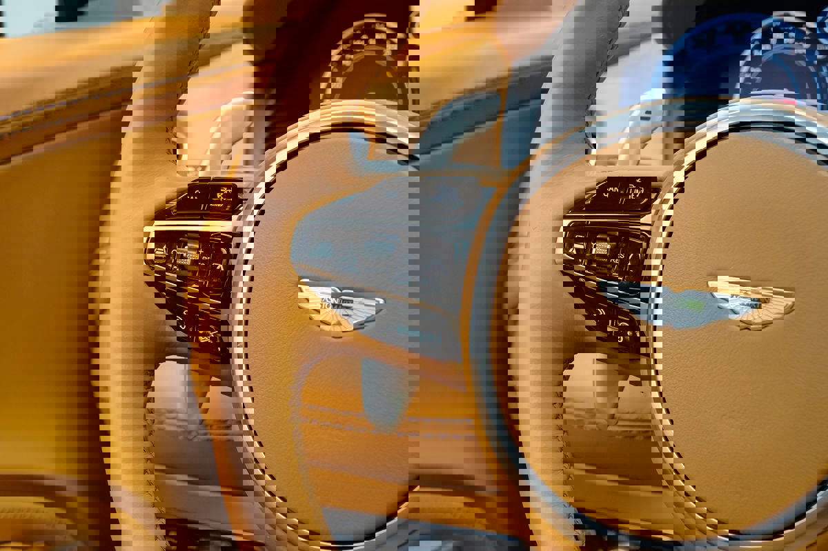 Used 2021 Aston Martin DBX AWD/4WD image 13