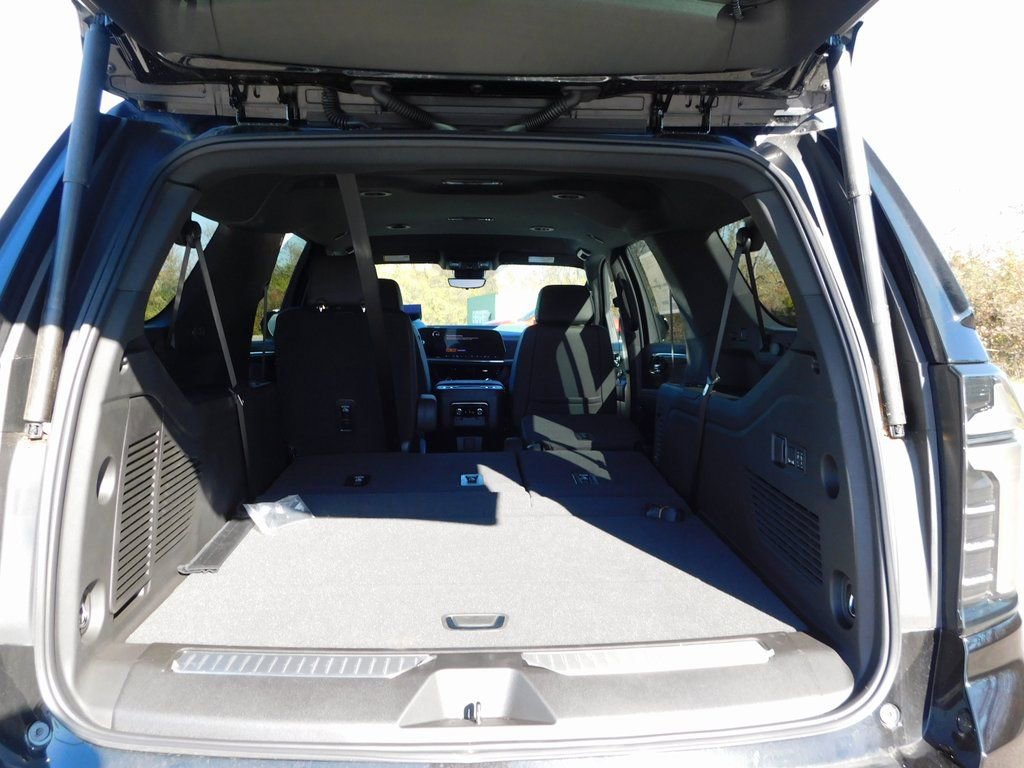 New 2025 Chevrolet Suburban High Country image 30