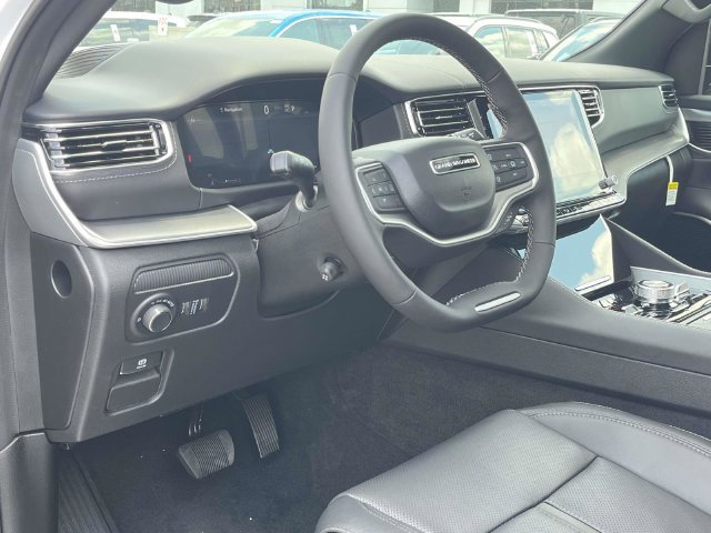 New 2026 Jeep Grand Wagoneer L Limited AWD/4WD image 9