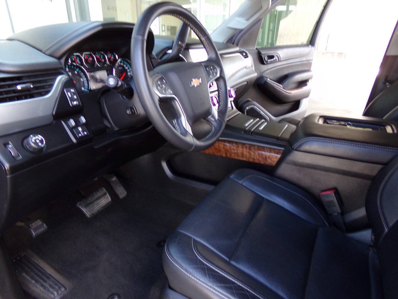 Used 2015 Chevrolet Suburban LTZ RWD image 18