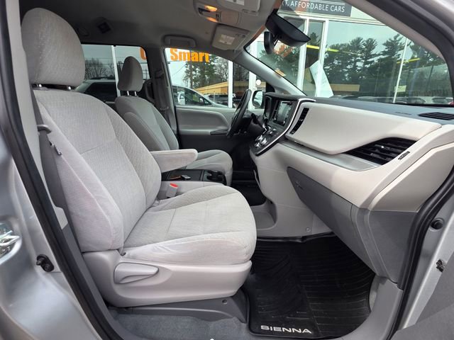 Used 2020 Toyota Sienna LE w/ LE Preferred Package FWD image 12