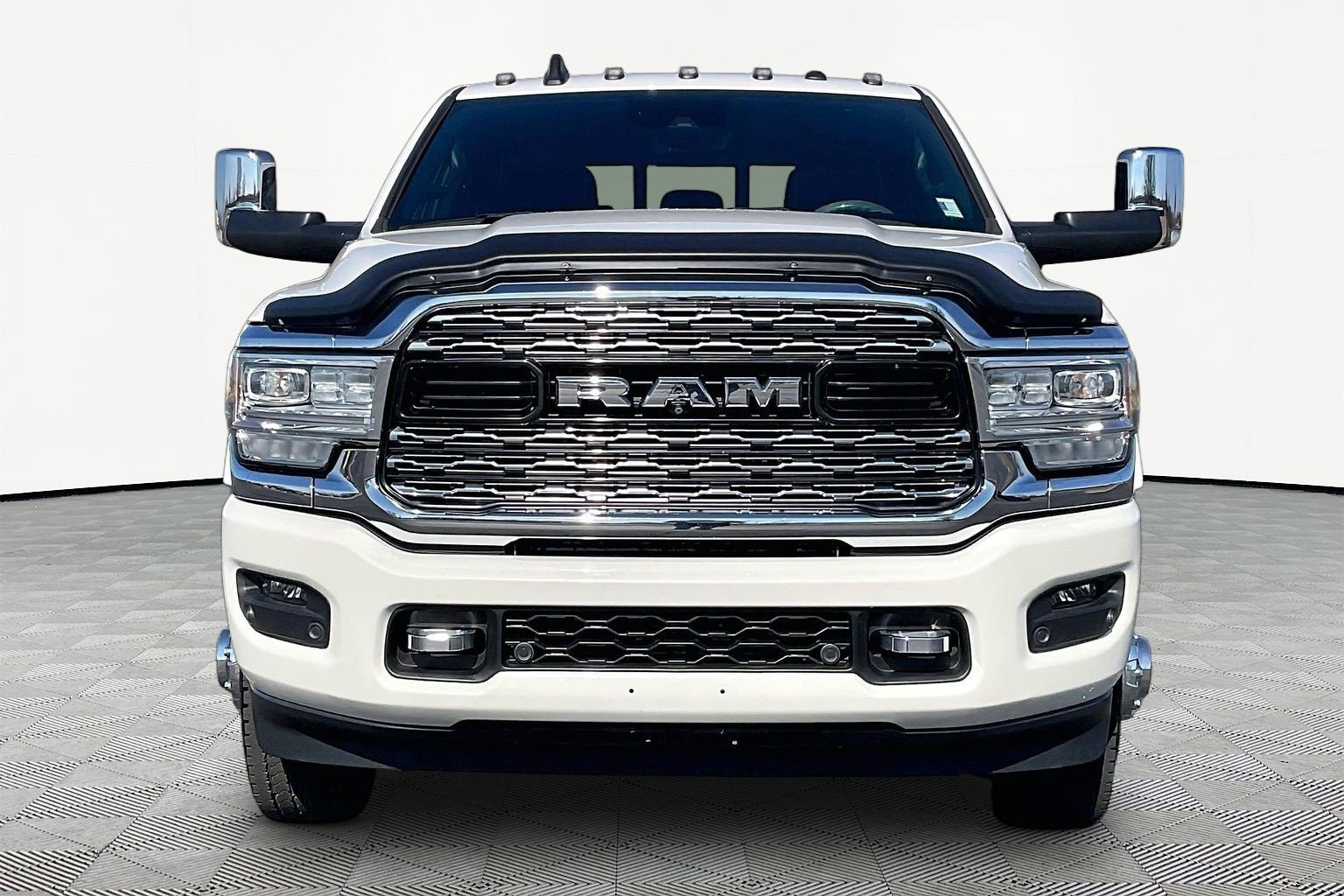 Used 2019 RAM 3500 Limited w/ Max Tow Package image 3