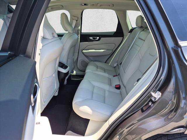 Used 2021 Volvo XC60 T5 Inscription w/ Advanced Package AWD/4WD image 19
