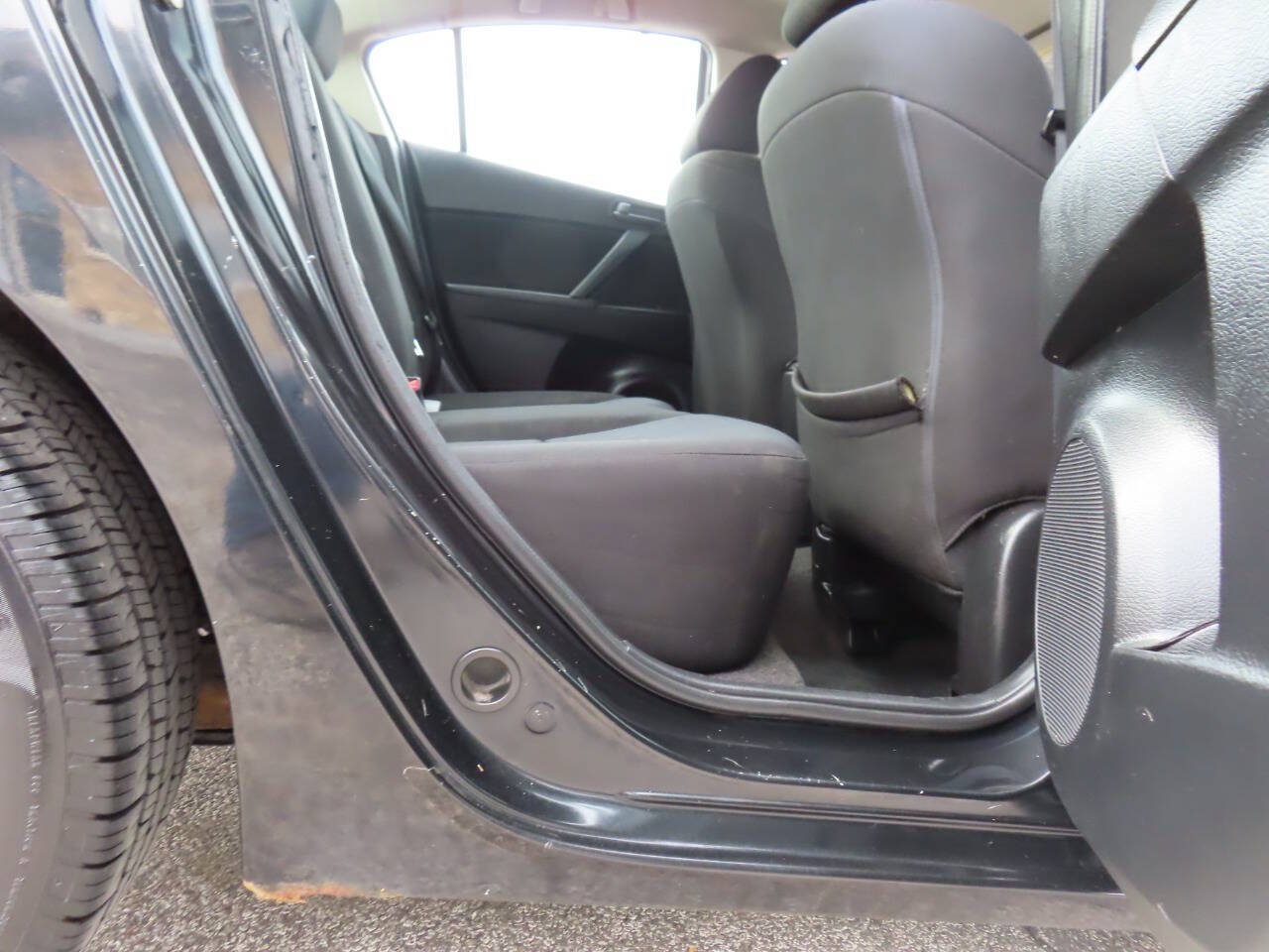 Used 2011 MAZDA MAZDA3 i Sport FWD image 15