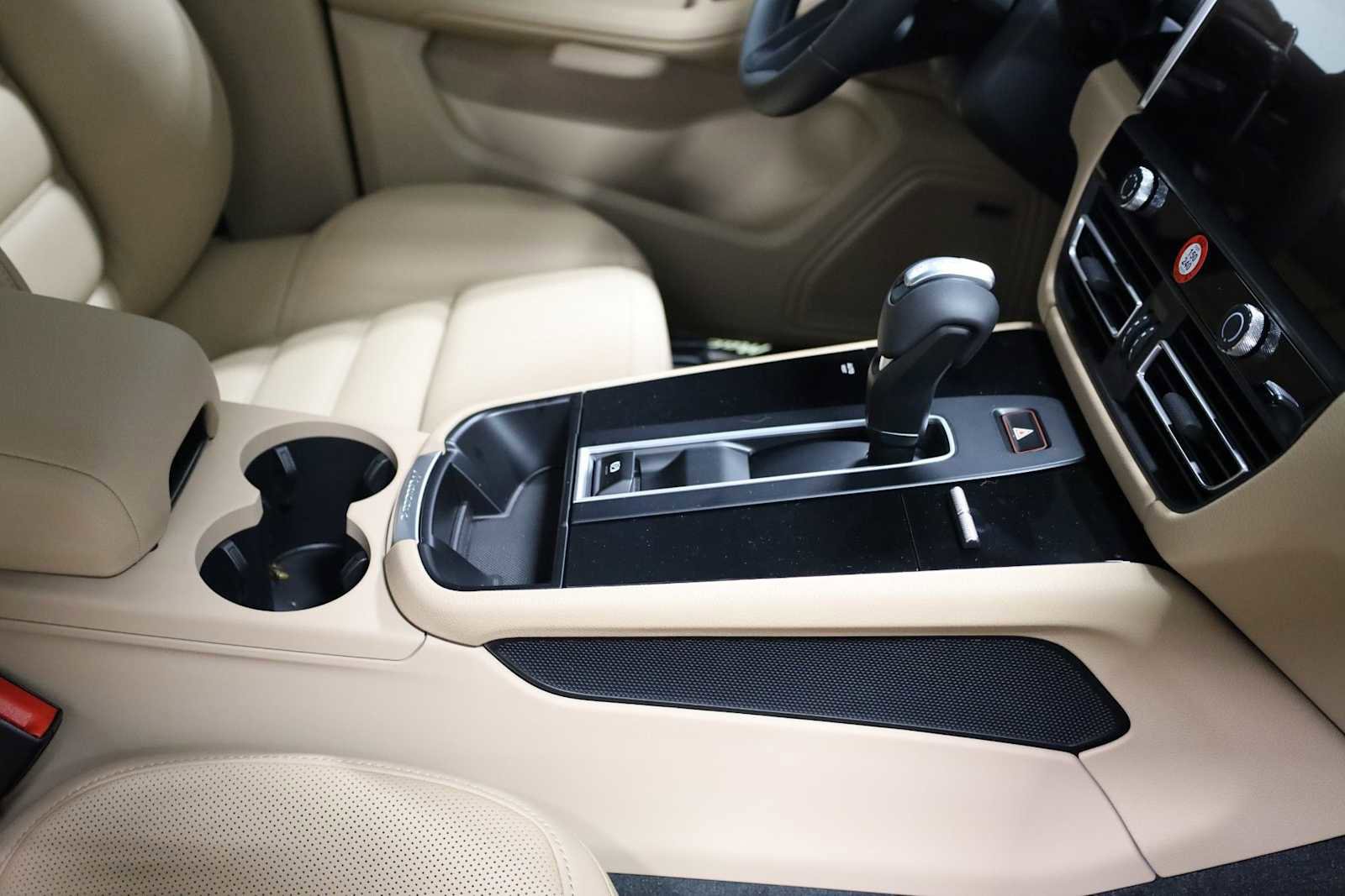 New 2026 Porsche Macan image 21