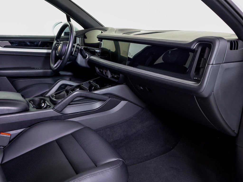 Certified 2024 Porsche Cayenne S image 7