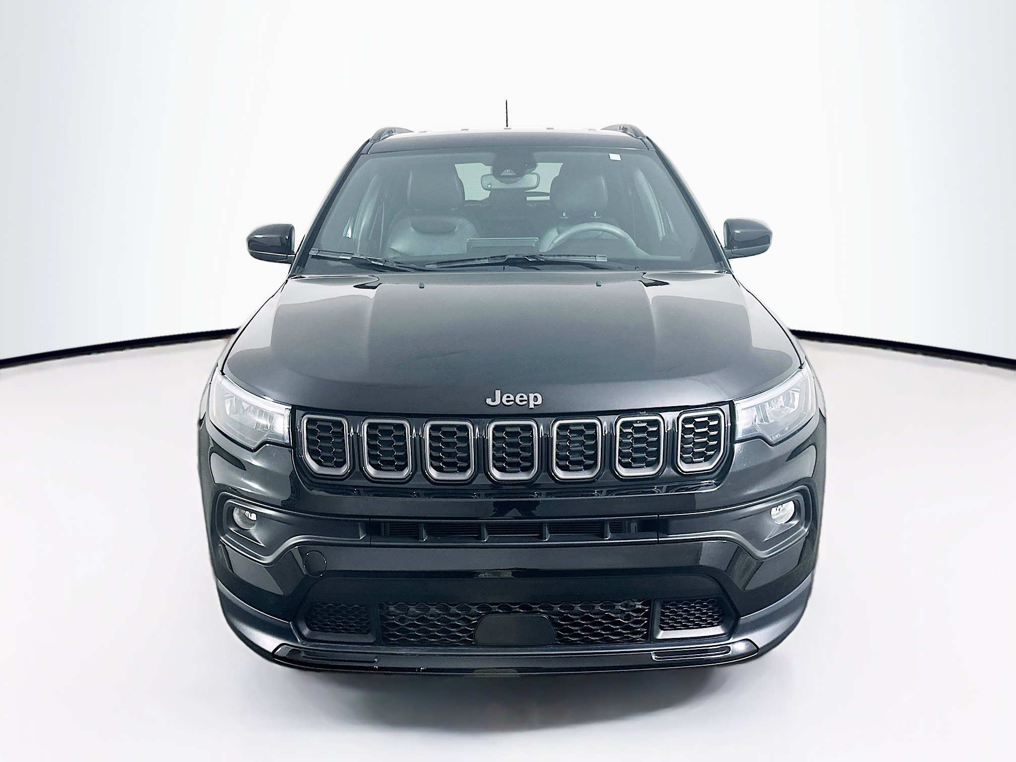 Used 2024 Jeep Compass Latitude w/ Convenience Group AWD/4WD image 2