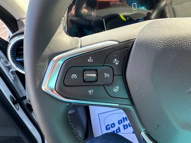 Used 2025 Chevrolet Trax LT w/ LT Convenience Package FWD image 12