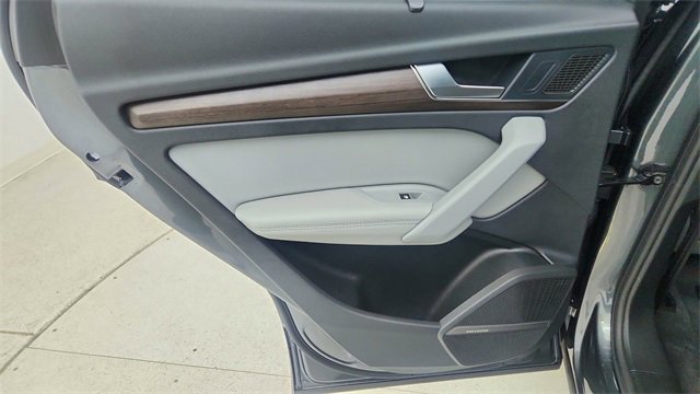 Used 2024 Audi Q5 e Prestige w/ Prestige Package image 34