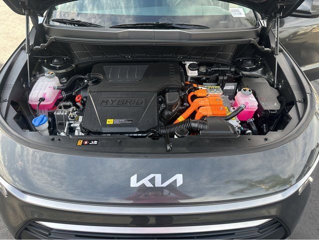 Certified 2025 Kia Niro LX image 39