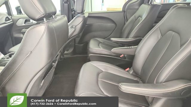 Used 2024 Chrysler Pacifica Select image 23