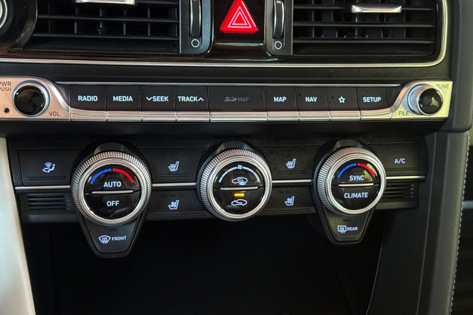 Used 2019 Genesis G70 3.3T Design RWD image 28