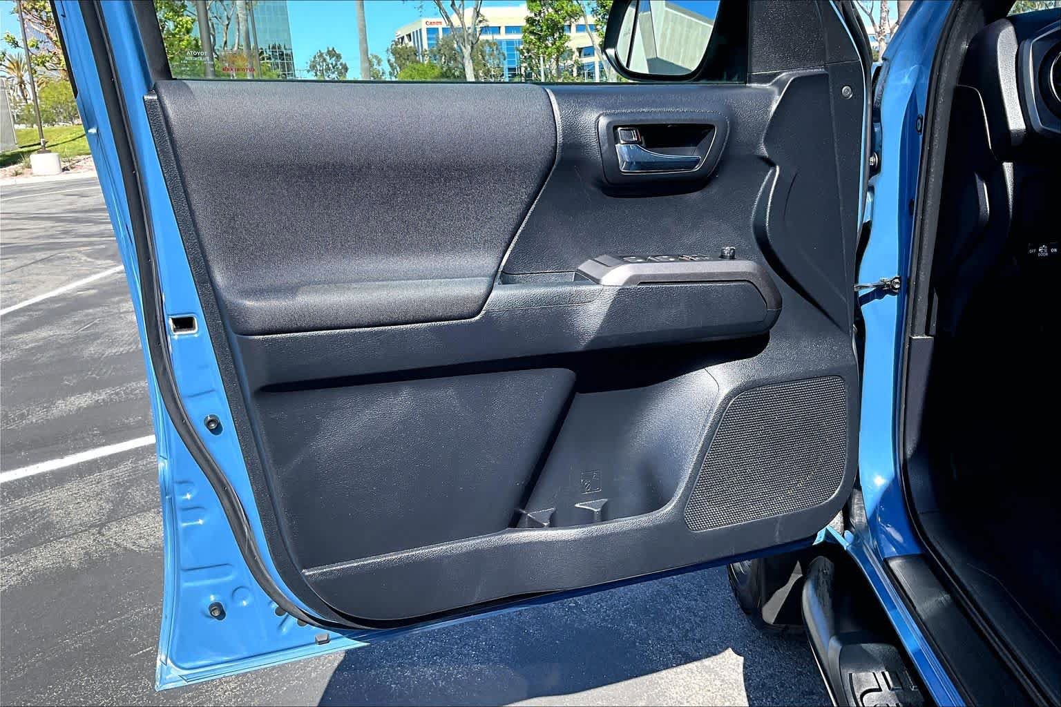 Used 2019 Toyota Tacoma TRD Sport w/ Technology Package RWD image 20