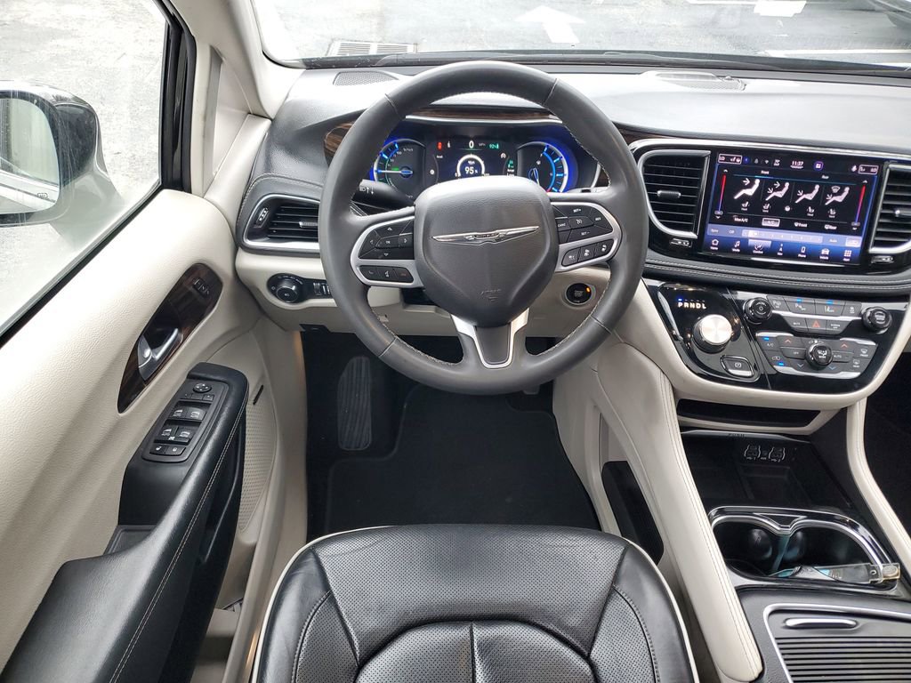 Used 2022 Chrysler Pacifica Limited image 14
