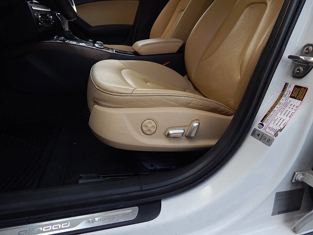 Used 2015 Audi A4 Premium Plus w/ Technology Package image 30