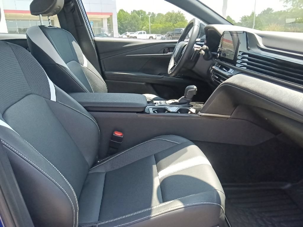 Used 2025 Toyota Camry SE w/ Convenience Package FWD image 29