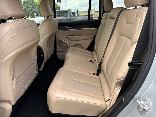 Used 2022 Jeep Grand Cherokee Limited w/ Luxury Tech Group II AWD/4WD image 14