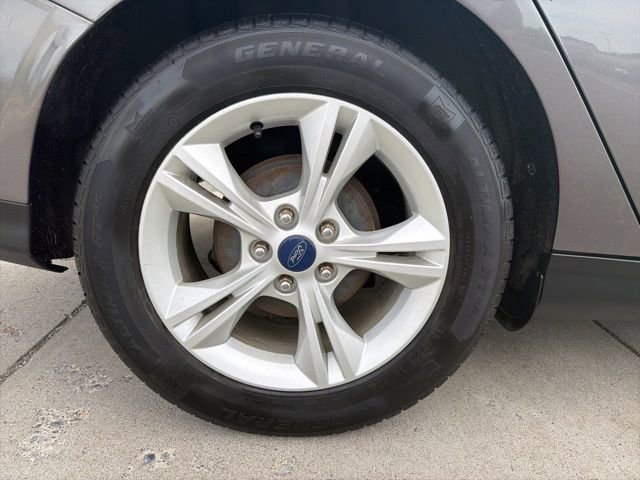 Used 2014 Ford Focus SE w/ SE Winter Package FWD image 10