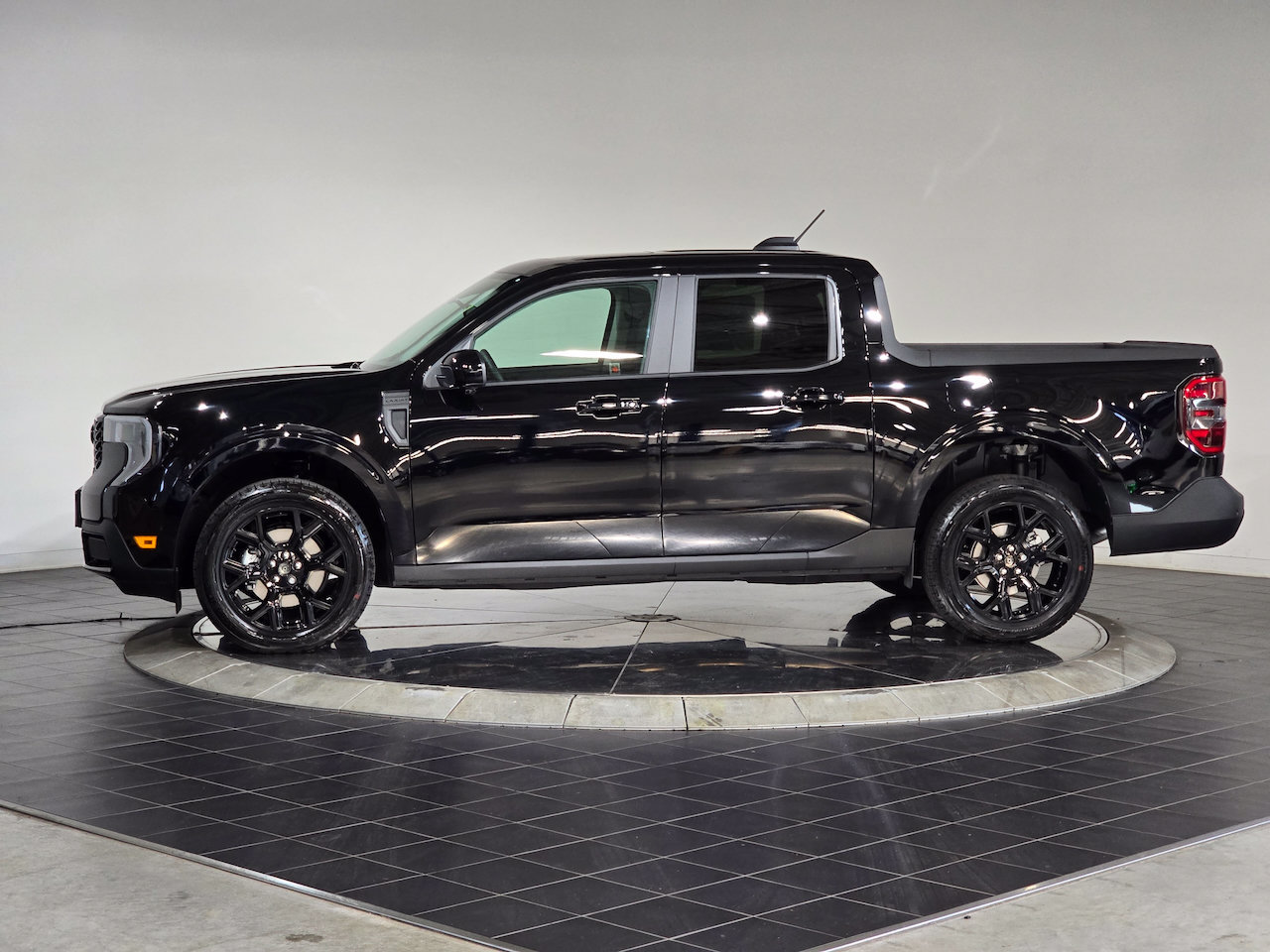 New 2025 Ford Maverick Lariat w/ Black Appearance Package AWD/4WD image 8