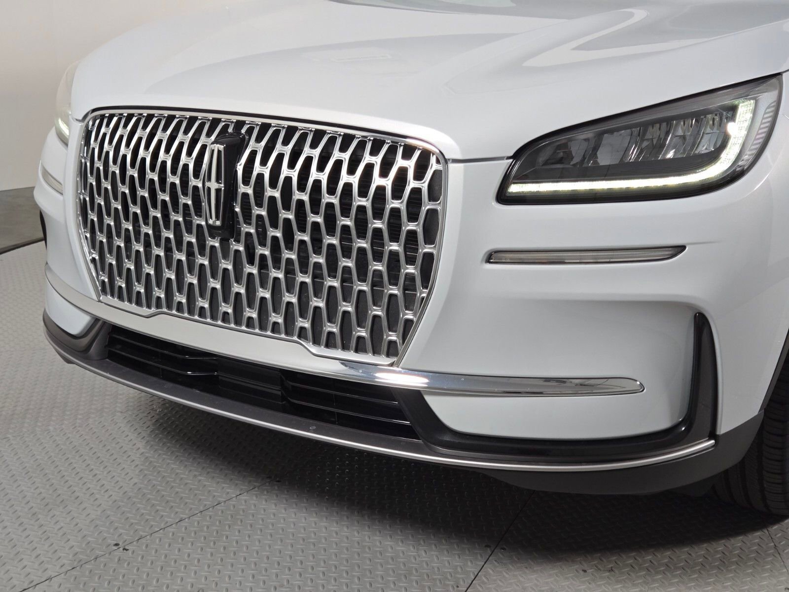 Certified 2025 Lincoln Corsair FWD image 8