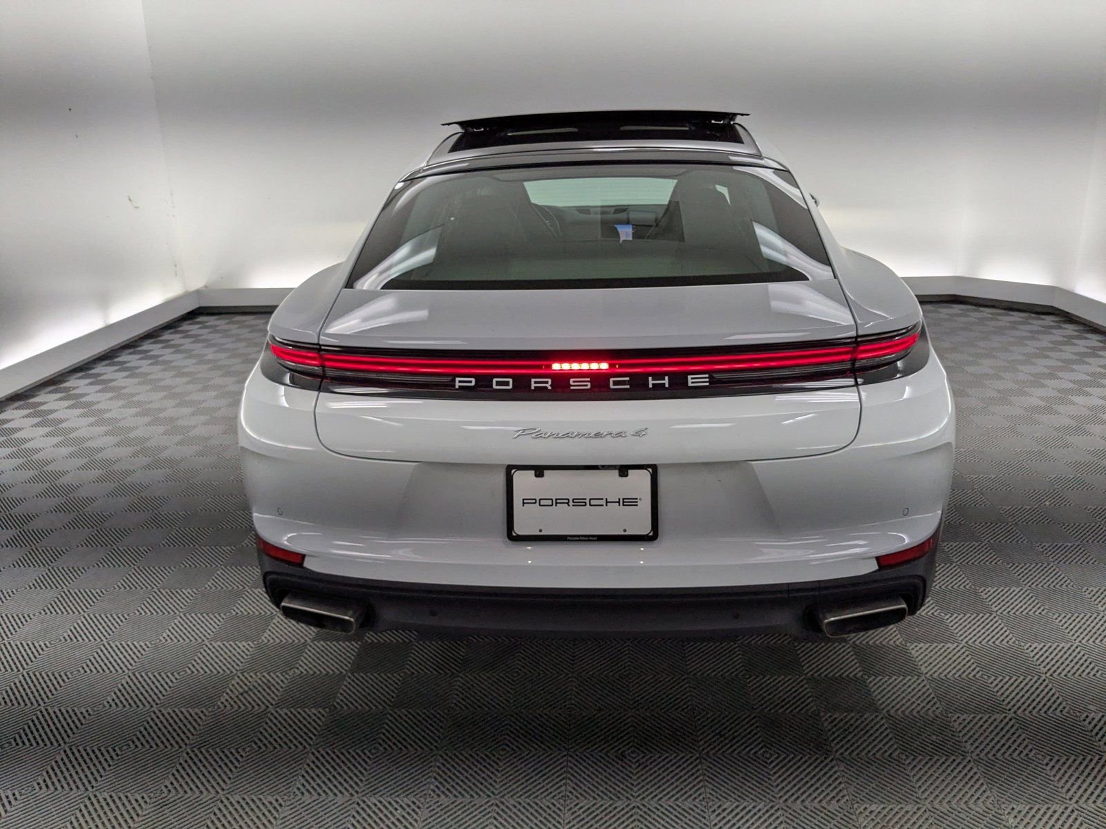 Certified 2024 Porsche Panamera 4 image 10