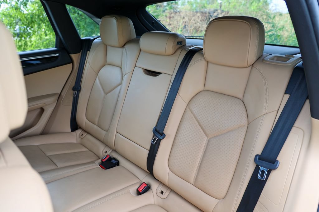 Certified 2017 Porsche Macan AWD/4WD image 41
