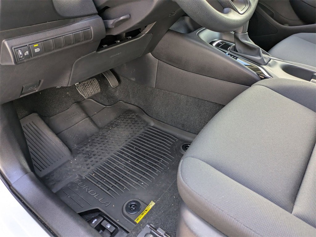Used 2025 Toyota Corolla LE image 15