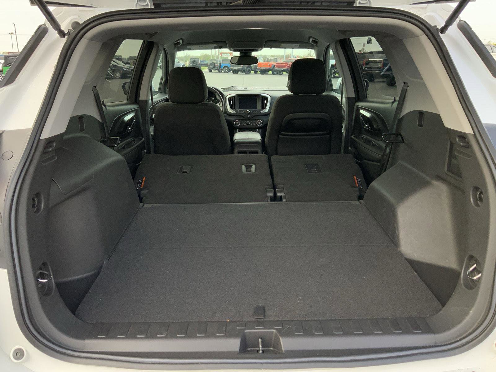 Used 2022 GMC Terrain SLE w/ Elevation Edition image 10