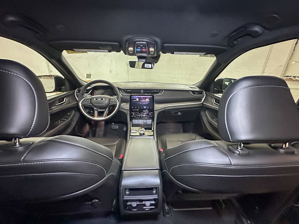 New 2025 Jeep Grand Cherokee Limited w/ Black Appearance Package image 21