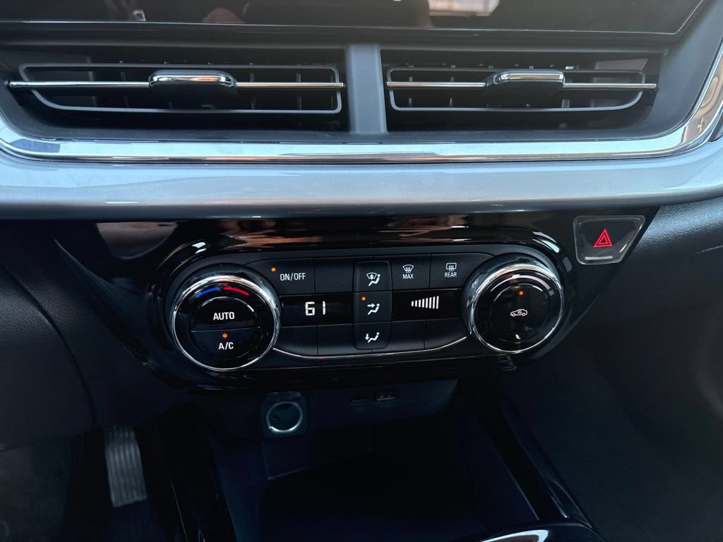Used 2026 Chevrolet Trax LT FWD image 14
