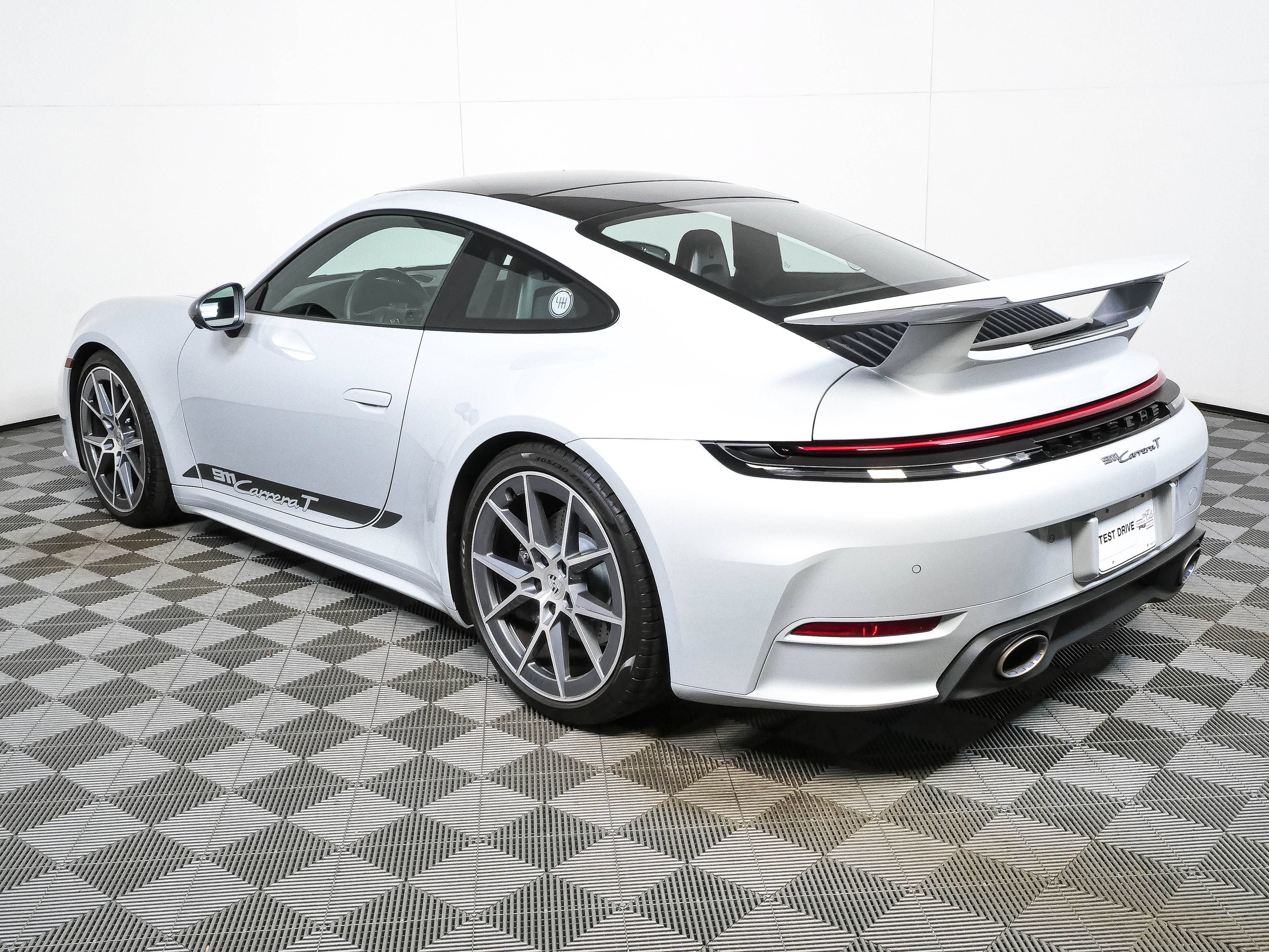 Certified 2025 Porsche 911 Carrera RWD image 3