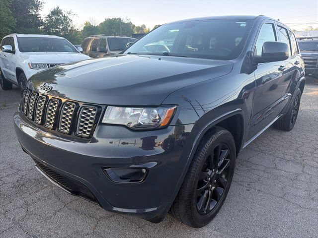 Used 2017 Jeep Grand Cherokee Altitude RWD image 4
