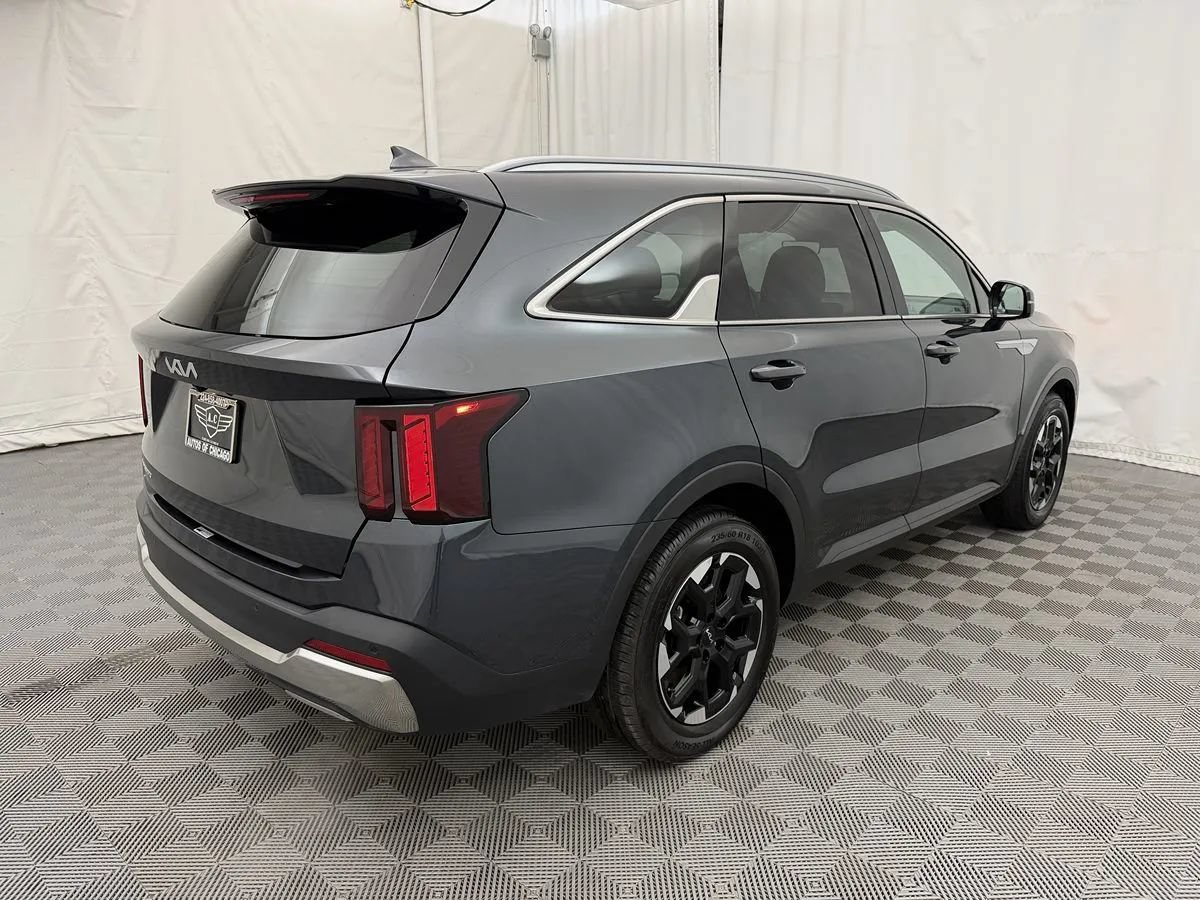 Used 2024 Kia Sorento S FWD image 5