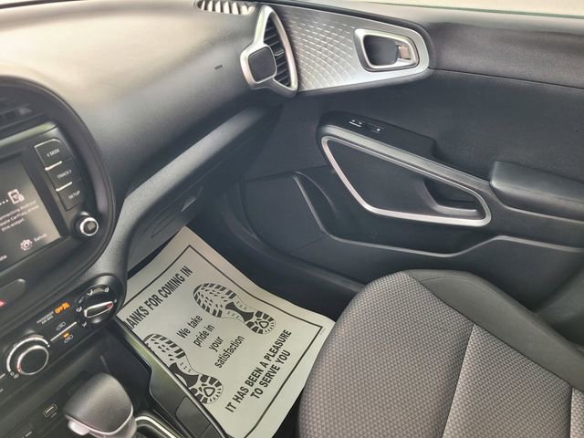 Used 2023 Kia Soul LX image 11