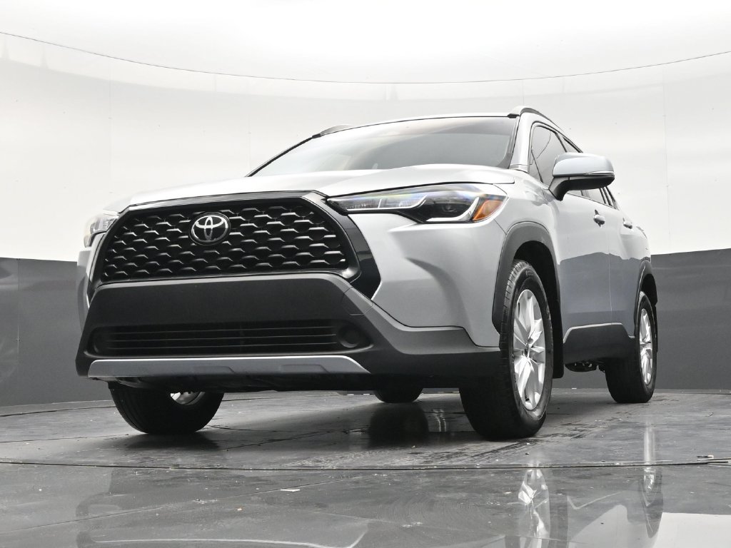 Used 2024 Toyota Corolla Cross LE w/ Moonroof Package FWD image 26